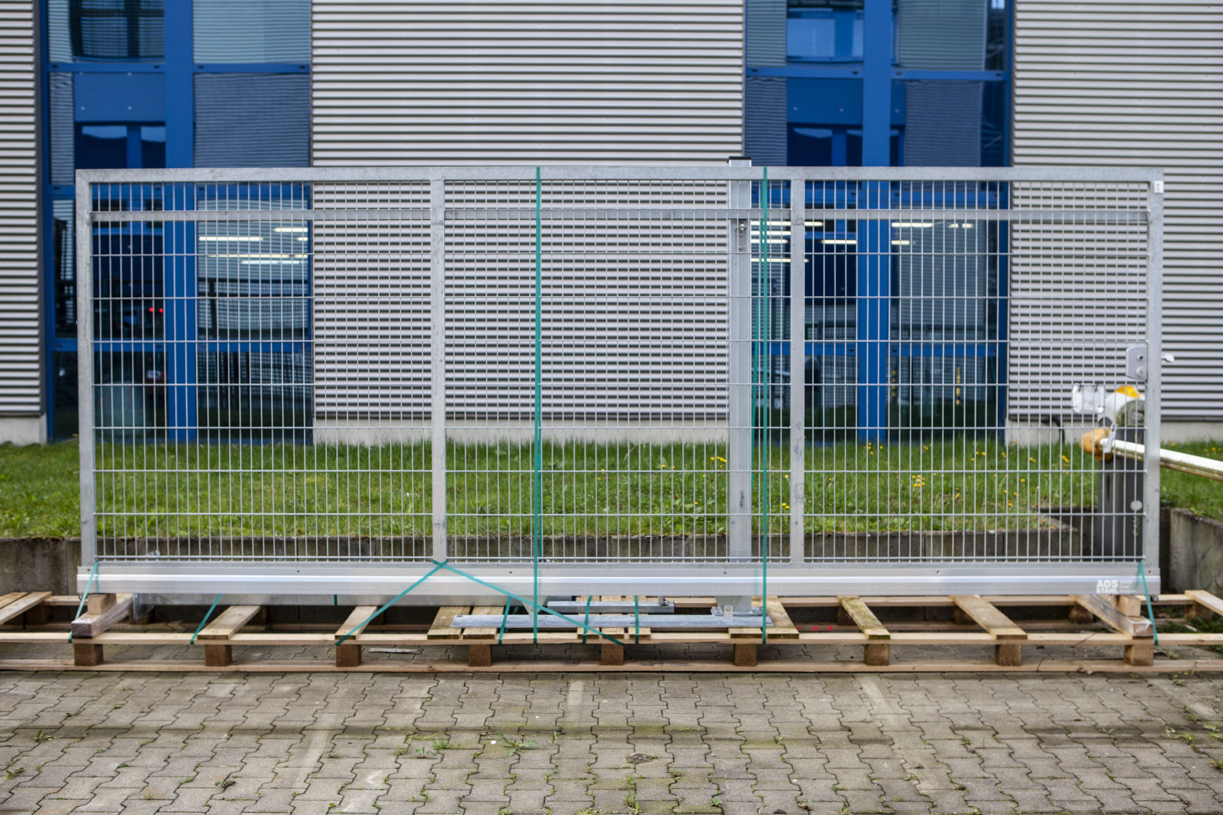 Schiebetor V-Star-F60 - 3500 x 2000 | Moritz 6/5/6 | Handbetrieb | ZINK 