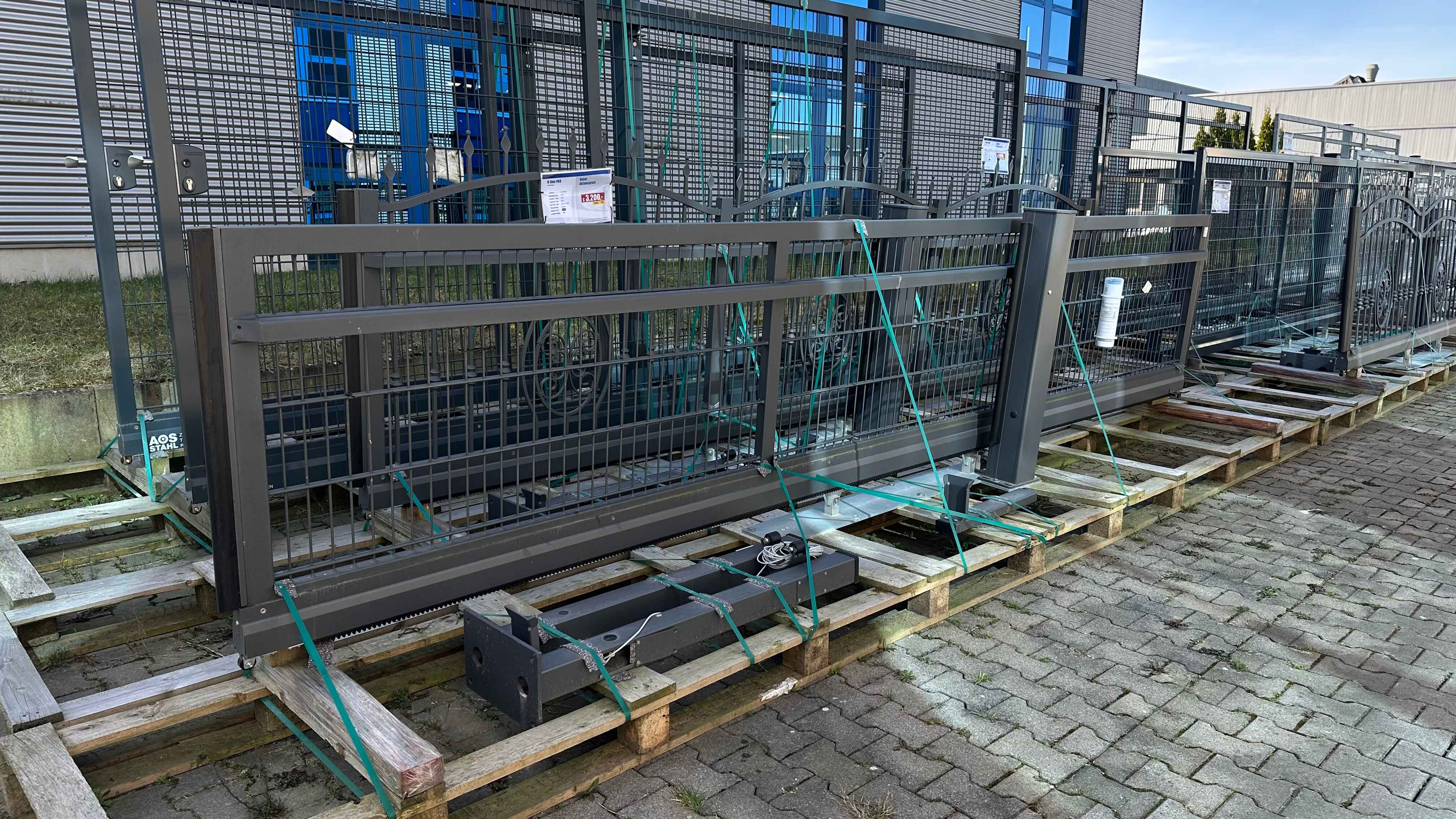 Schiebetor V-Star-F60 - 3500 x 1000 | Max 8/6/8 | E-Antrieb integriert | DB703