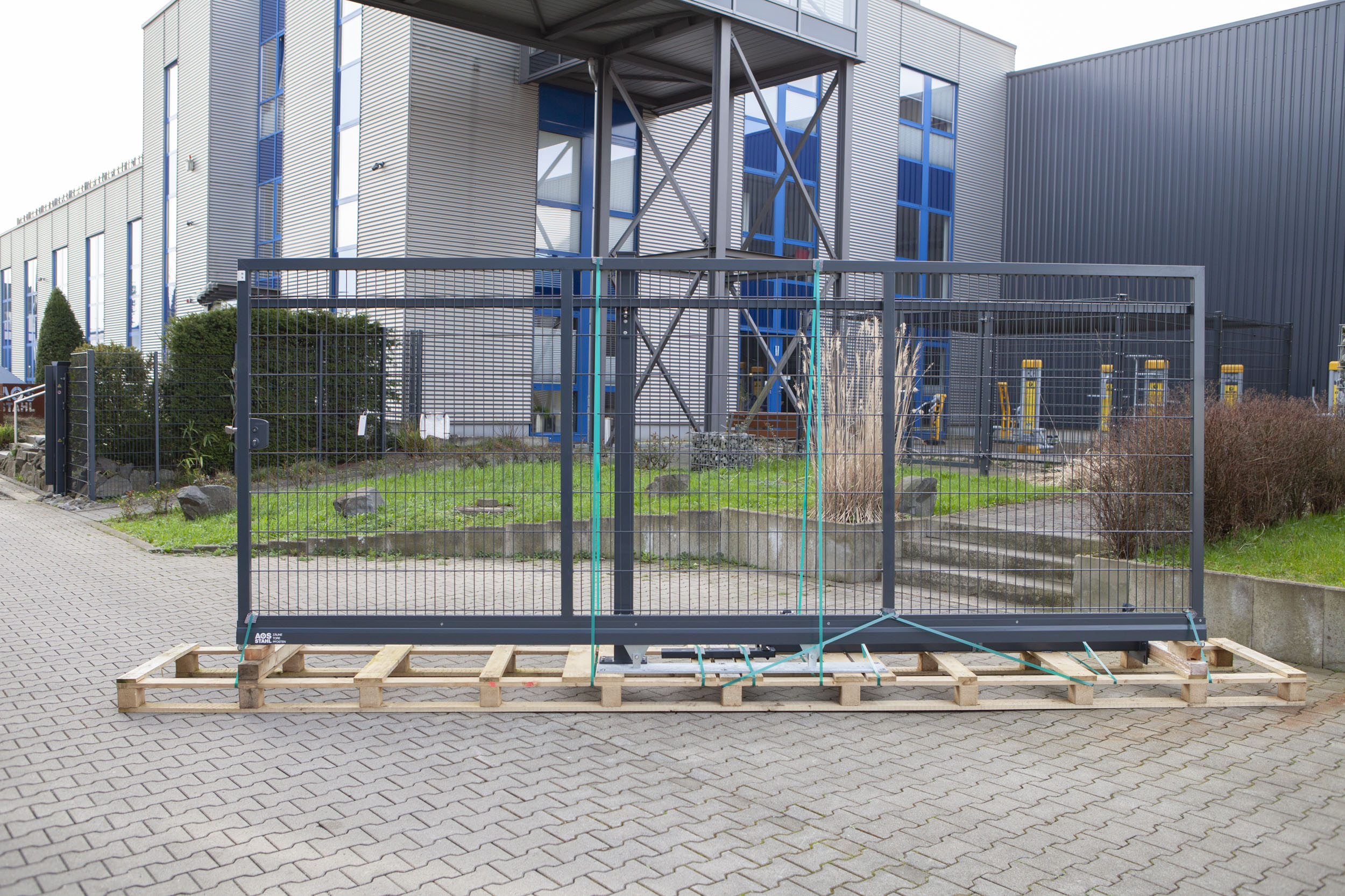 Schiebetor V-Star-F60 - 3500 x 2000 | Moritz 6/5/6 | Handbetrieb | RAL 7016