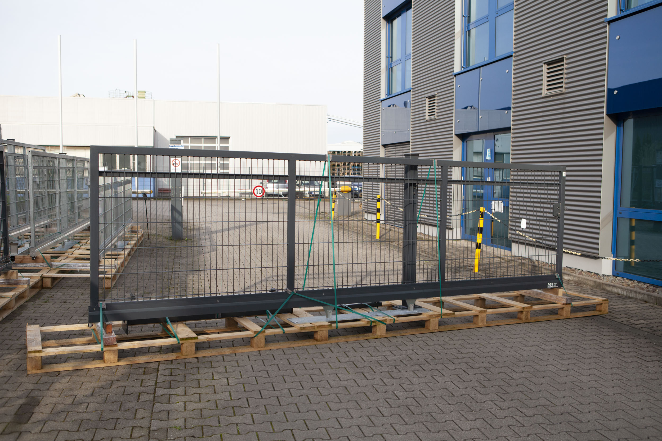 Schiebetor V-Star-F60 - 3500 x 1400 | Moritz 6/5/6 | Handbetrieb | RAL 7016