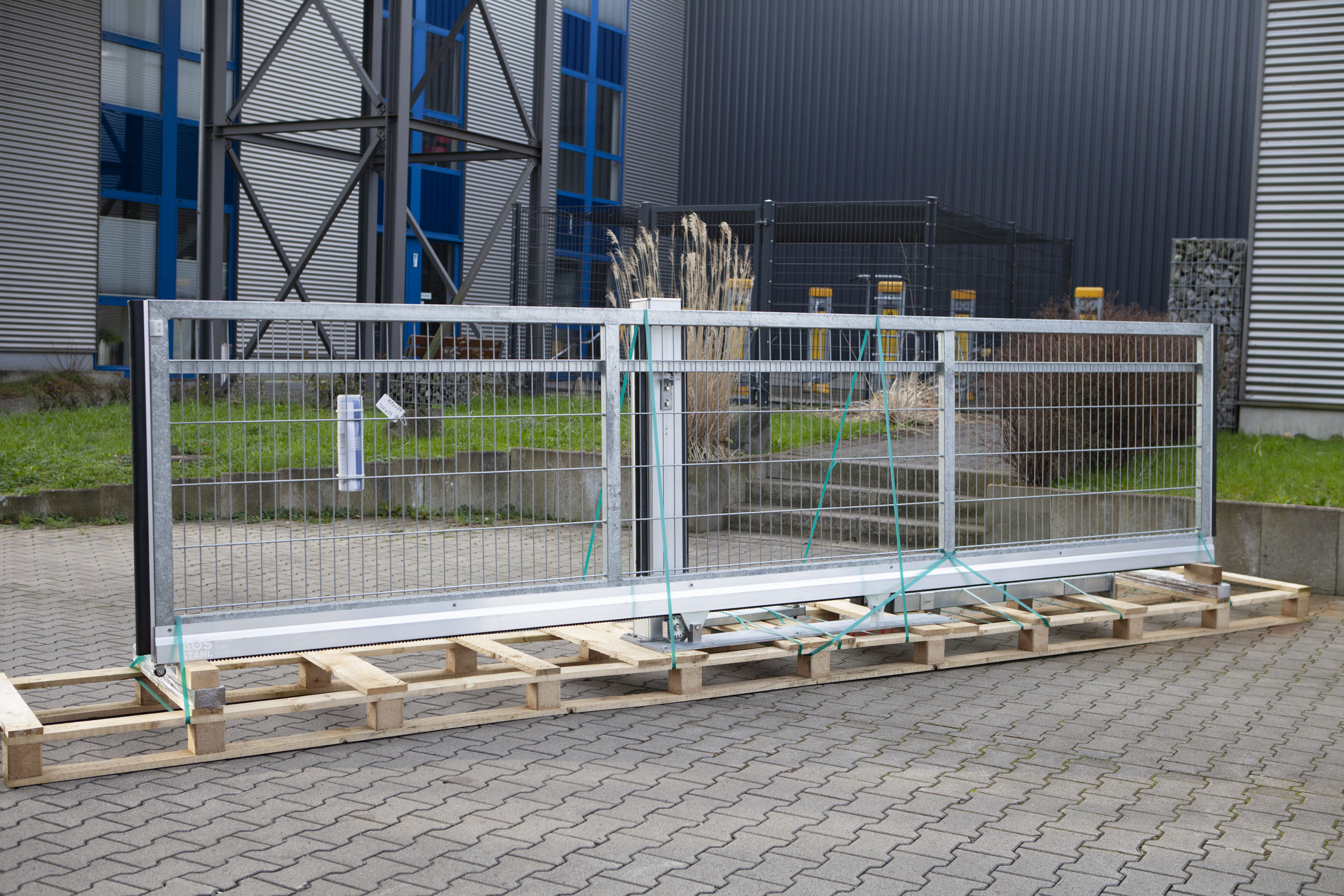 Schiebetor V-Star-F60 - 3500 x 1200 | Moritz 6/5/6 | E-Antrieb integriert | ZINK
